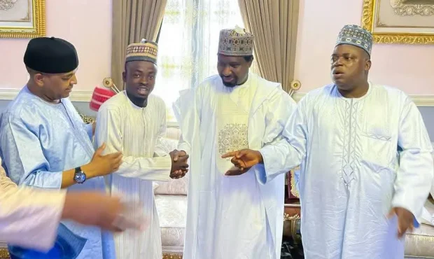 چشم انداز سیاسی Kano در حالی که محققان Kwankwasiyya به APC می پیوندند تغییر می کند