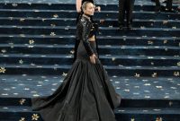 مایلی سایرس ها برای درخشش در سال 2025 Met Gala ، ناسازگاری مو را لرزاند